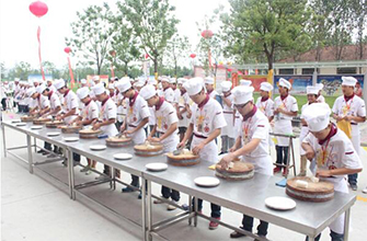 在甘肃东方烹饪学校学厨师要多久?